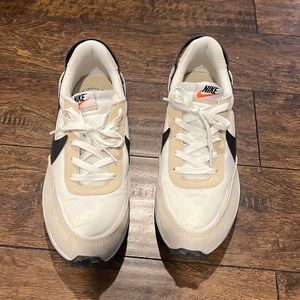 New Women’s Nike Waffle shoes